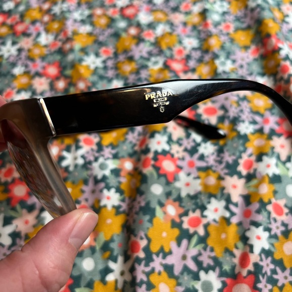 Authentic Prada Sunglasses SPR10R Color Brown Gradient/Grey Gradient - Picture 13 of 16